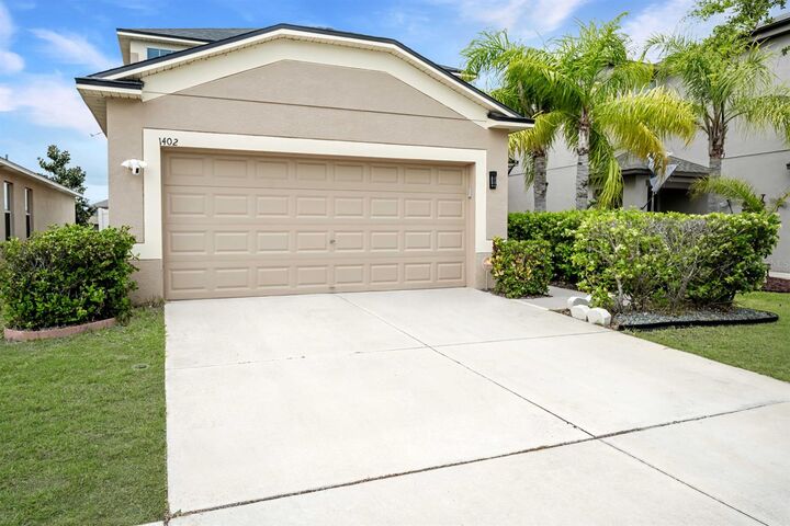 Property Photo:  1402 Trailwater Street  FL 33570 