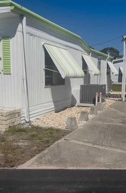 Property Photo:  32 Siesta Circle W  FL 34229 