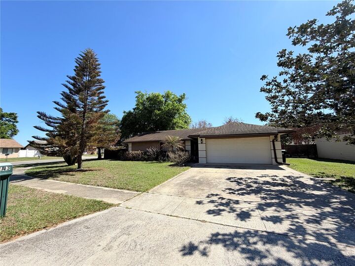 Property Photo: 143 Cranfield Court FL 32835