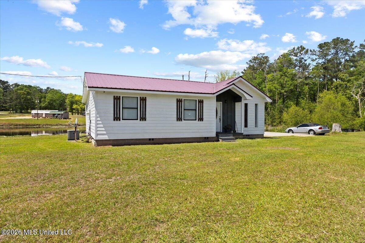Property Photo:  113 Clyde Pipkins Road  MS 39452 