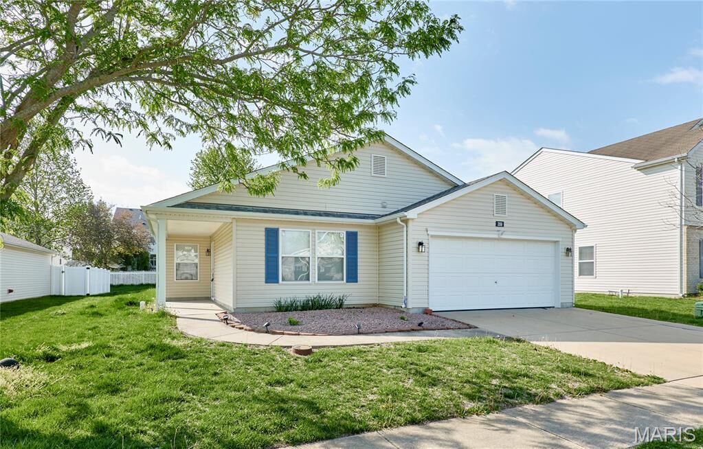 Property Photo:  359 Falling Leaf Way  IL 62258 
