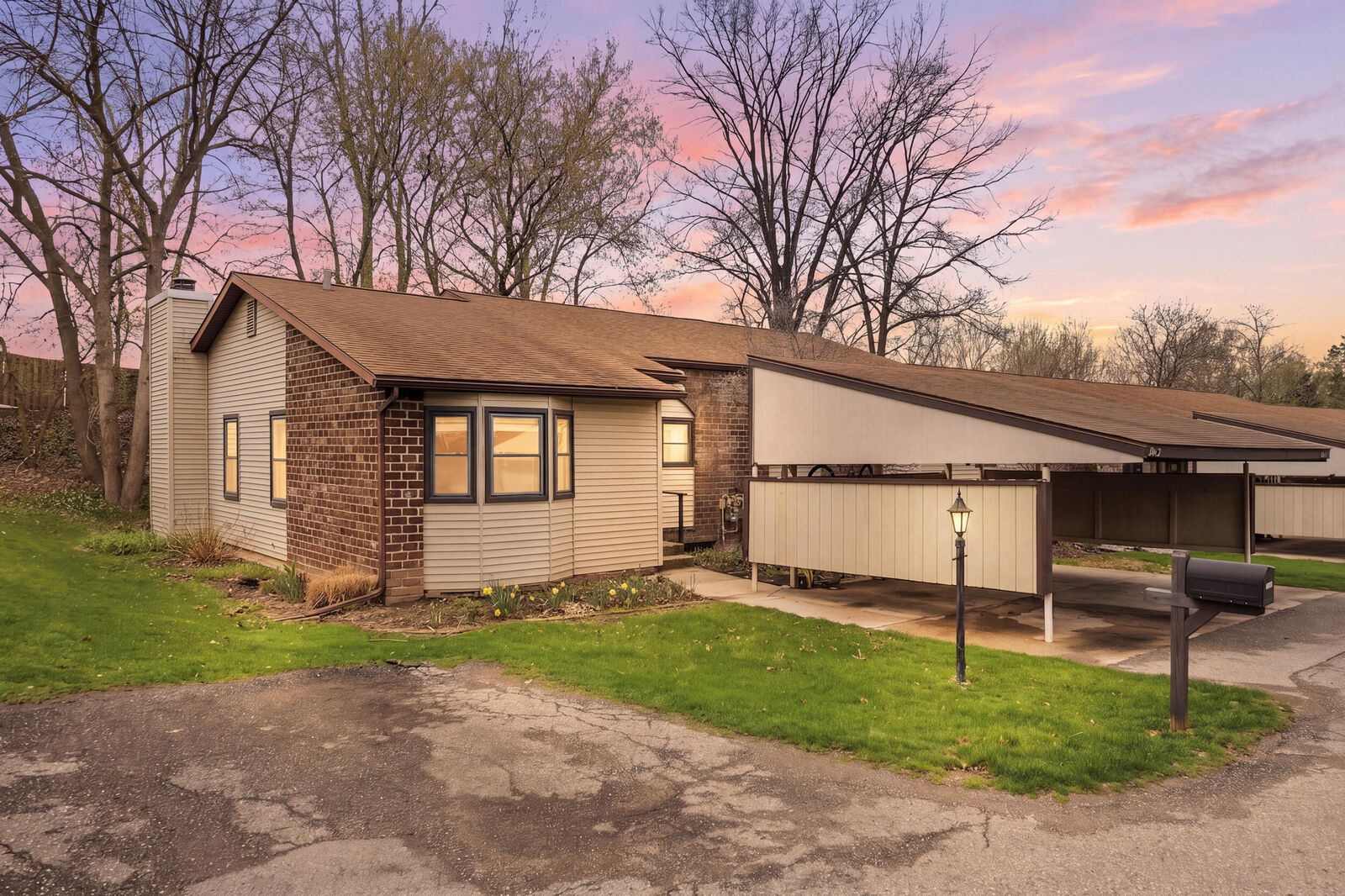 Property Photo:  2675 Chatham Woods Drive SE  MI 49546 