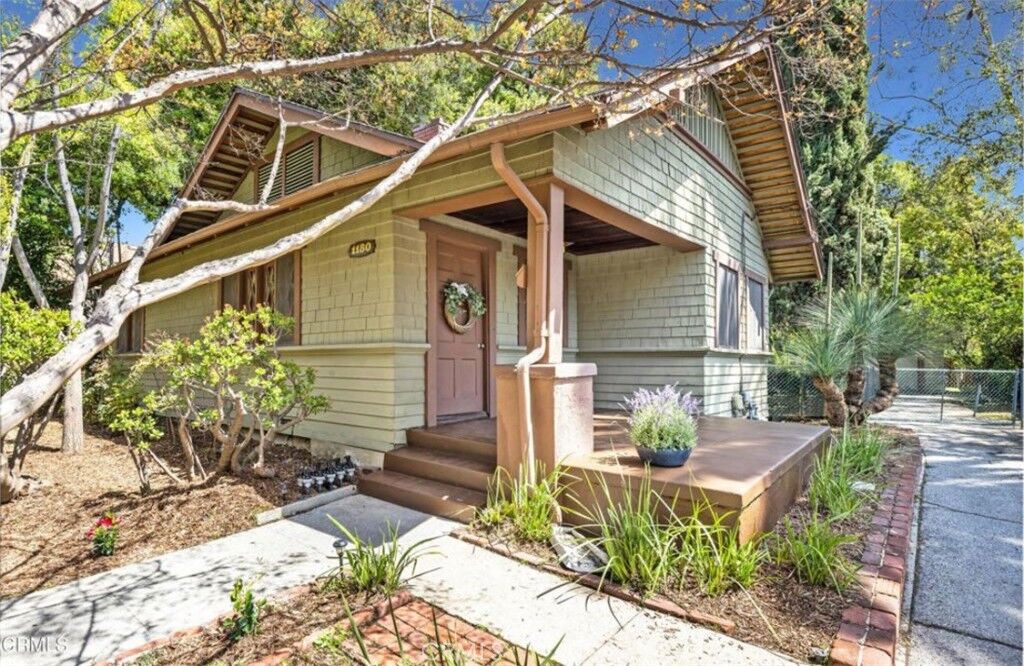 Property Photo:  1180 N Catalina  CA 91104 