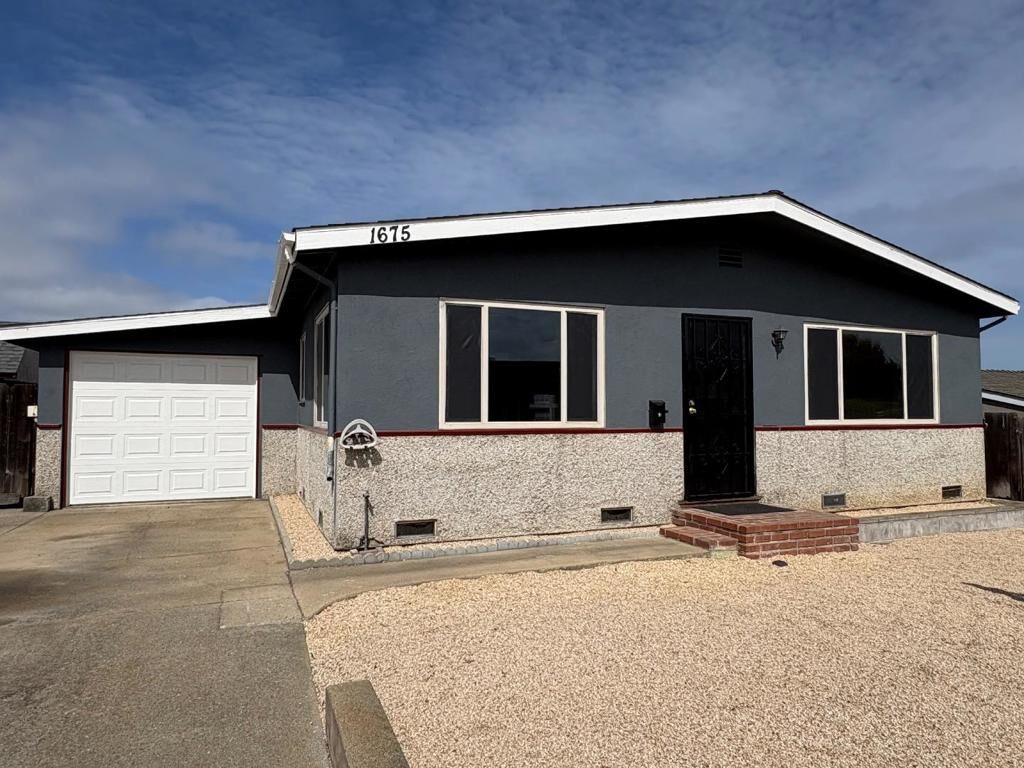 Property Photo:  1675 Luxton Street  CA 93955 