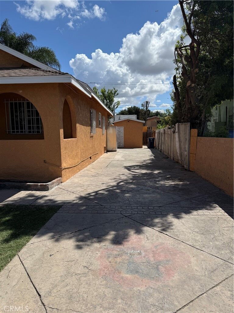 Property Photo:  6624 Miramonte  CA 90001 