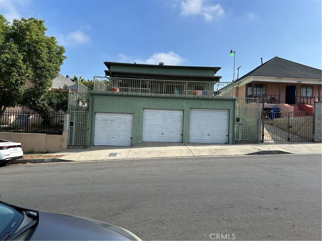 Property Photo:  3025 Fairmount  CA 90063 