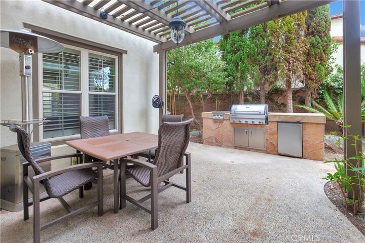 Property Photo: 21 Arches CA 92603