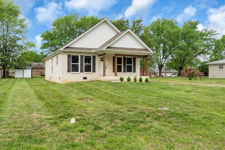 Property Photo:  829 Luttrell Ave  TN 37166 