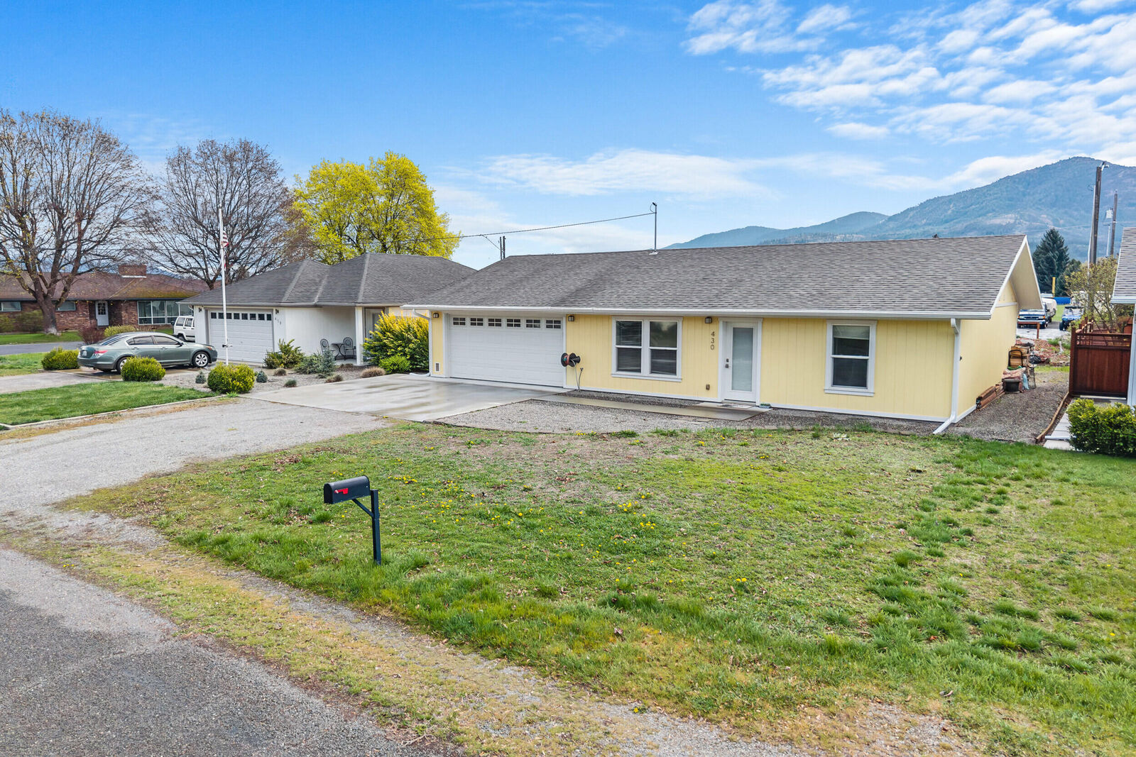 Property Photo:  430 E 9th Ave  WA 99141 