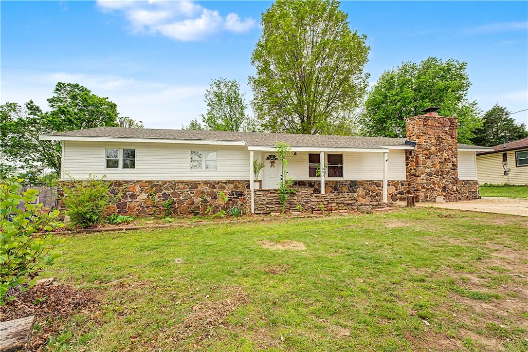 Property Photo: 1003 SW 2nd Street AR 72712