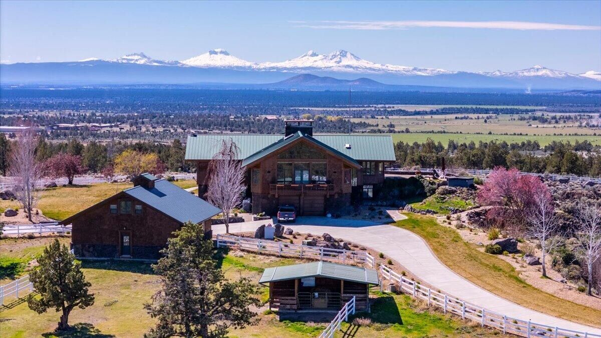 Property Photo:  1299 NW McDaniel Road  OR 97753 