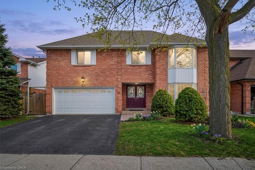 Property Photo:  54 Goldcrest Drive  ON L8G 4T6 