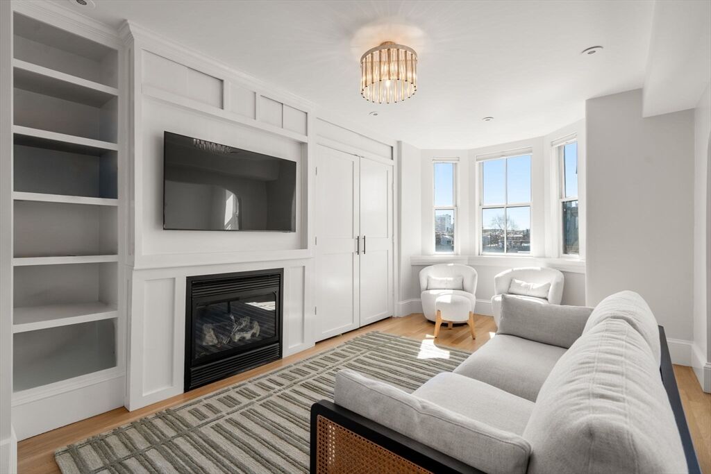 Property Photo:  131 Pembroke Street 5  MA 02118 