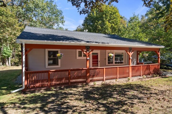 Property Photo:  18 Edgewood, Dr  MA 01520 