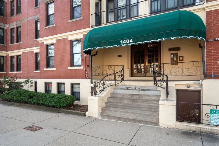 Property Photo:  1404 Commonwealth Ave 17  MA 02135 