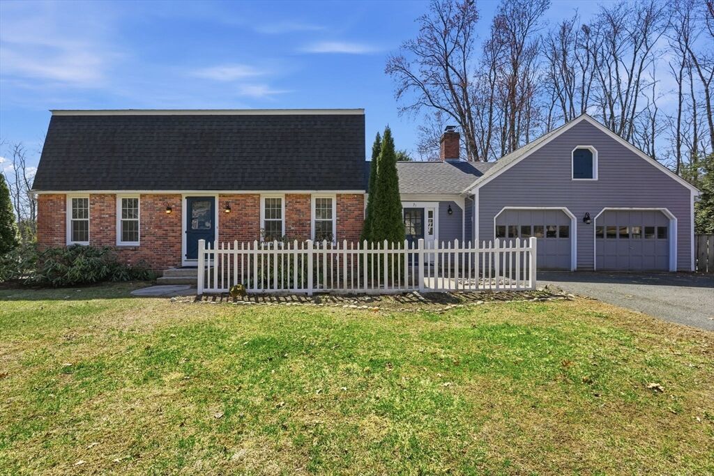 Property Photo: 21 Meadow Wood Dr MA 01373