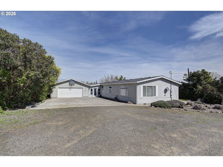 Property Photo: 1408 Clark St OR 97065