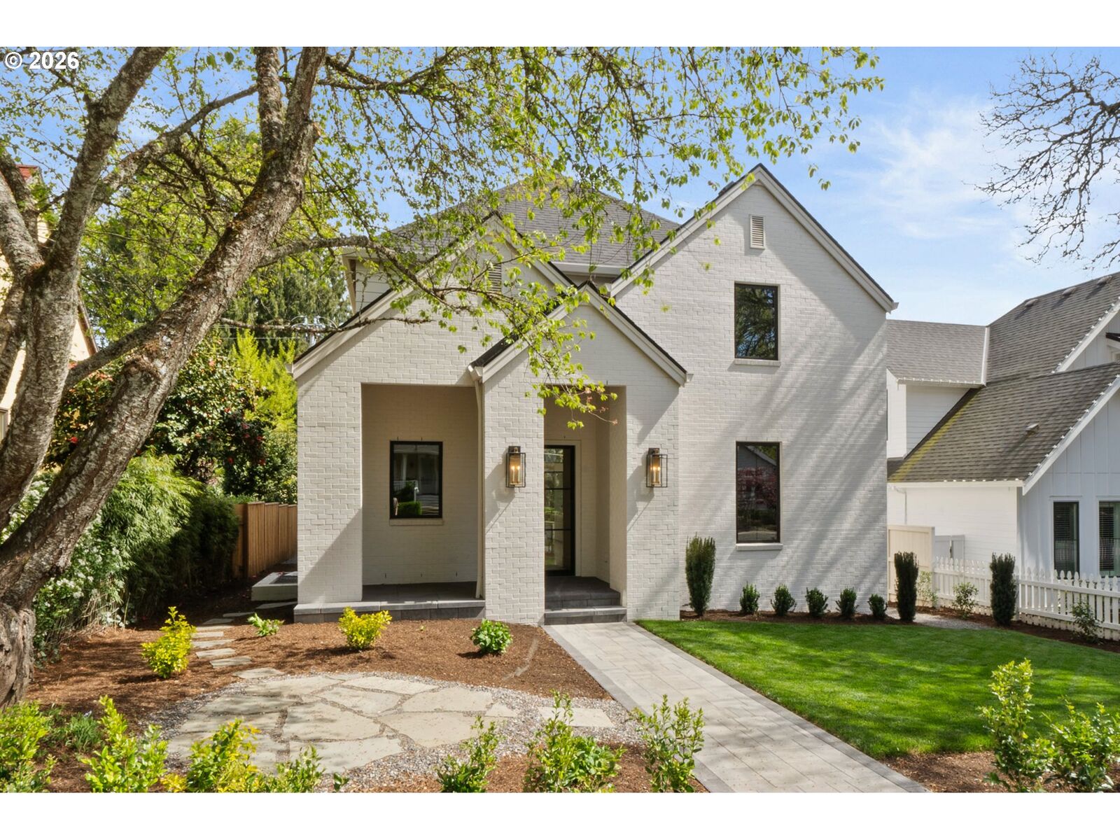 Property Photo:  555 6th St  OR 97034 