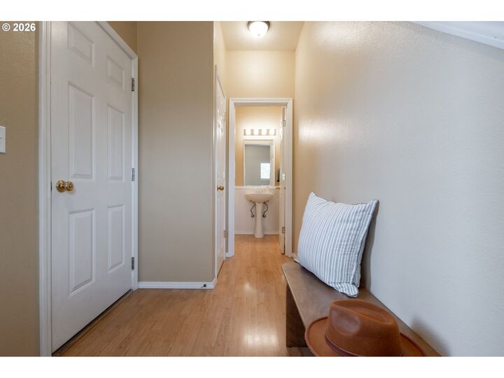 Property Photo:  1499 NE Birkshire Ct  OR 97124 