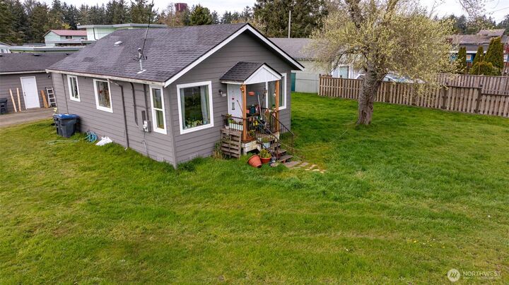 Property Photo:  605 N Montesano Street  WA 98595 