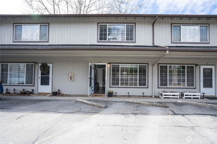 Property Photo:  3311  Redwood Avenue 10  WA 98225 