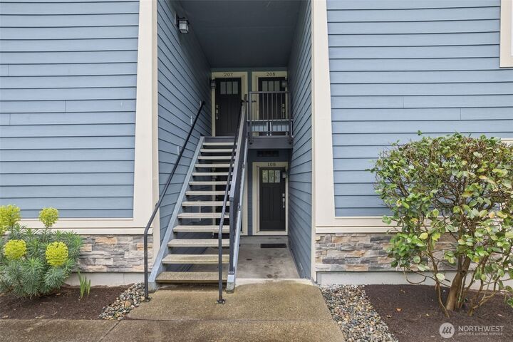 Property Photo:  11901  93rd Avenue NE B-108  WA 98034 