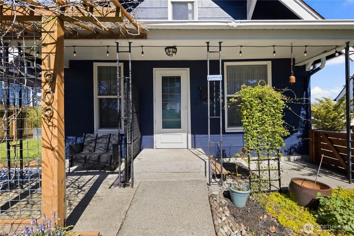 Property Photo:  1909  24th Street  WA 98201 