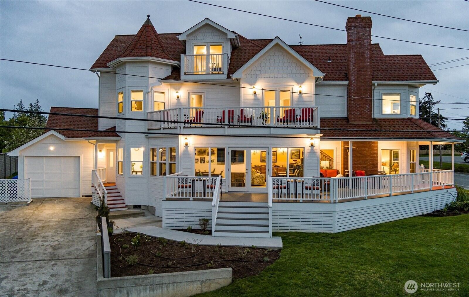 Property Photo:  807 N Main Street  WA 98239 