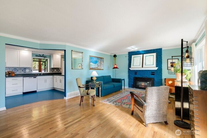 Property Photo: 16533 34th Avenue NE WA 98155