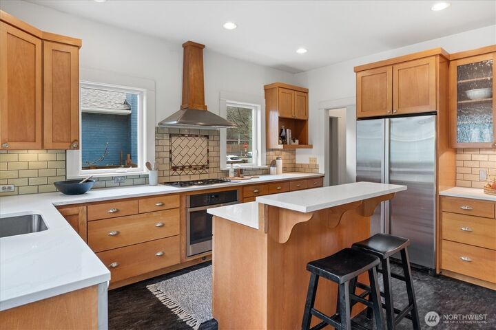 Property Photo: 6551 24th Avenue NE WA 98115