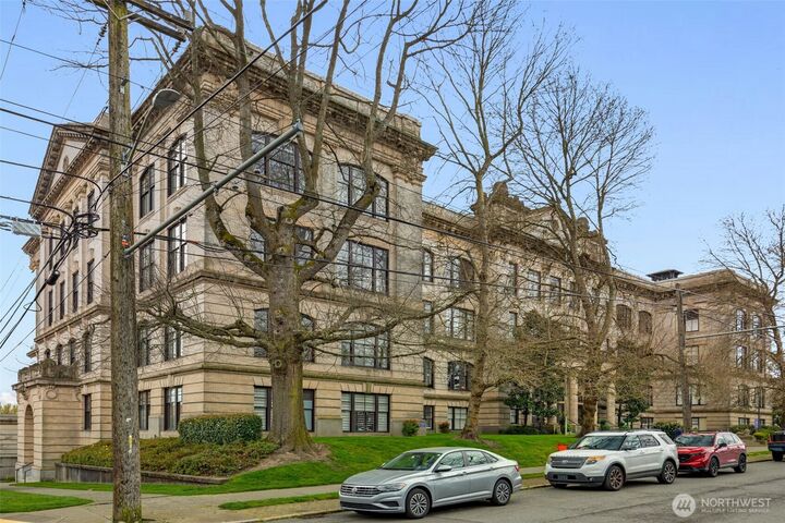 Property Photo:  201  Galer Street #436  WA 98109 