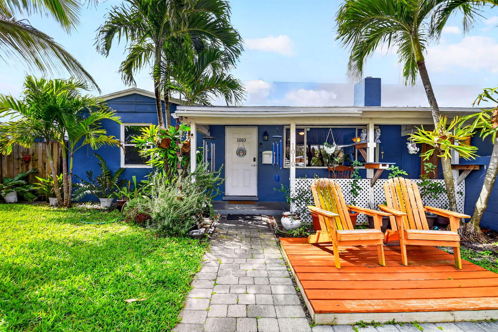 Property Photo:  1010 Churchill Circle S  FL 33405 