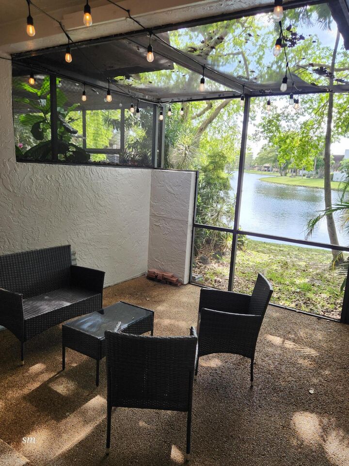 Property Photo: 1504 NW 89th Terrace 1504 FL 33024