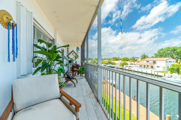 Property Photo:  2841 NE 33rd Court 303  FL 33306 