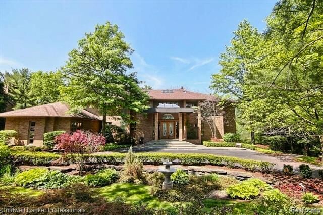 Property Photo: 4692 W Wickford MI 48302