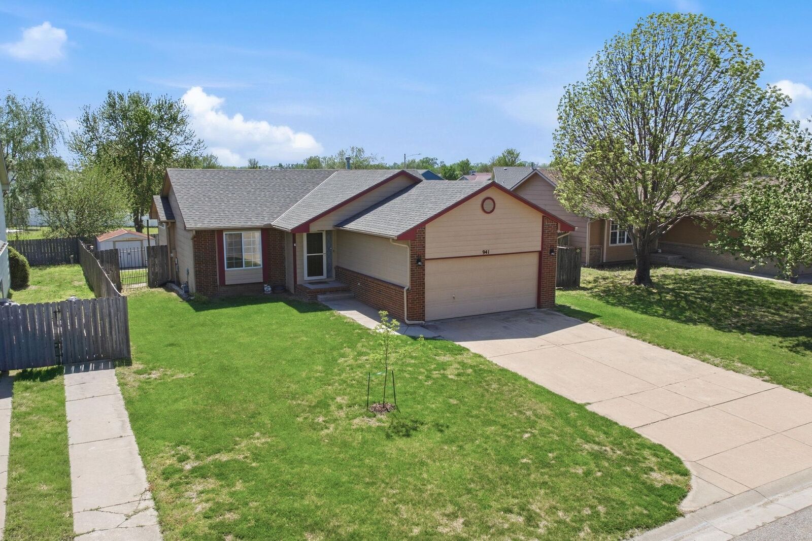 Property Photo: 941 E Forest Ct KS 67060