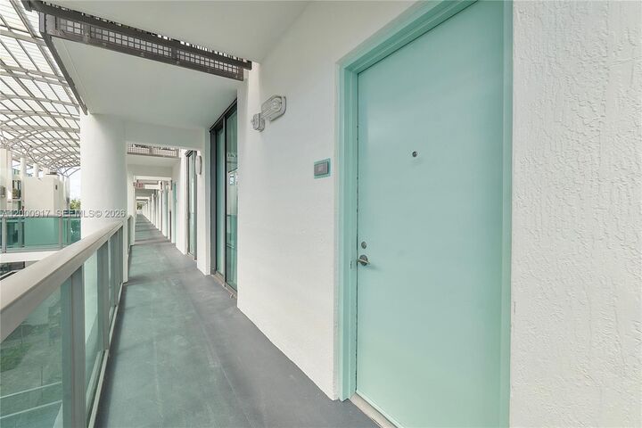 Property Photo:  6000 Collins Ave 527  FL 33140 