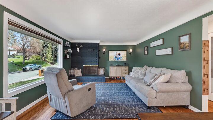 Property Photo:  3033 W Litchfield Pl  WA 99205 