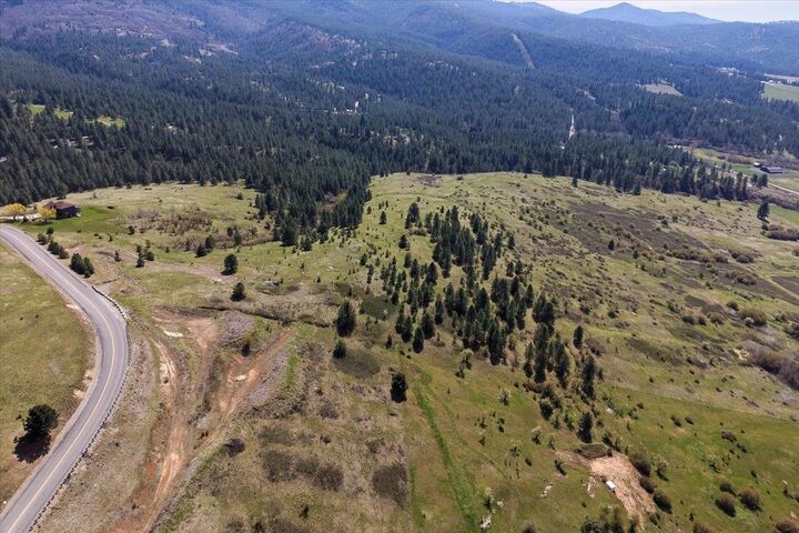 Property Photo: 4002 Quinimose Rd WA 99019
