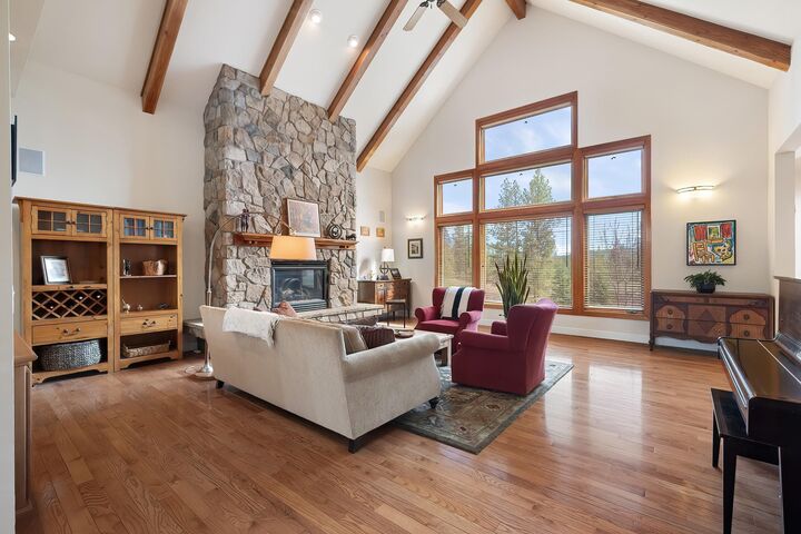 Property Photo: 13615 N Riverbluff Ln WA 99208