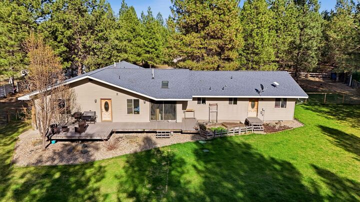 Property Photo:  28411 N Short Rd  WA 99006 