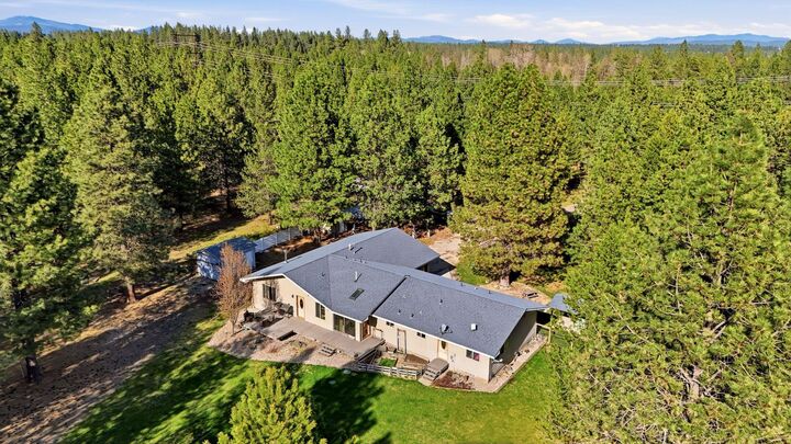 Property Photo:  28411 N Short Rd  WA 99006 