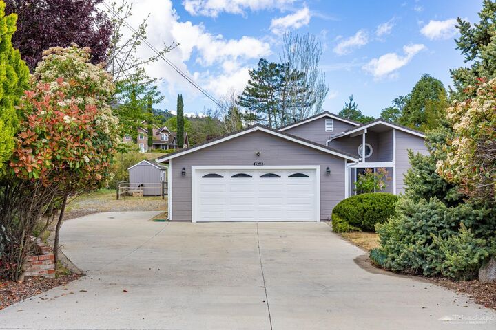 Property Photo:  17681 Dike Court  CA 93561 