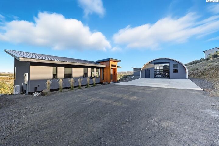 Property Photo:  1880 Artemis Rdg  WA 99353-9016 