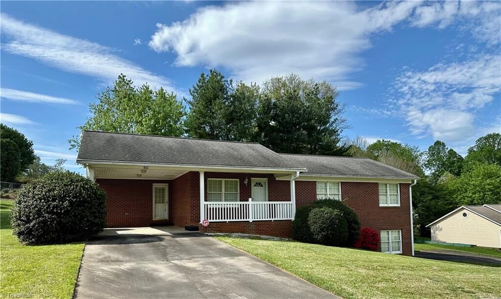 Property Photo:  860 Green Acres Myers Street  NC 28651 