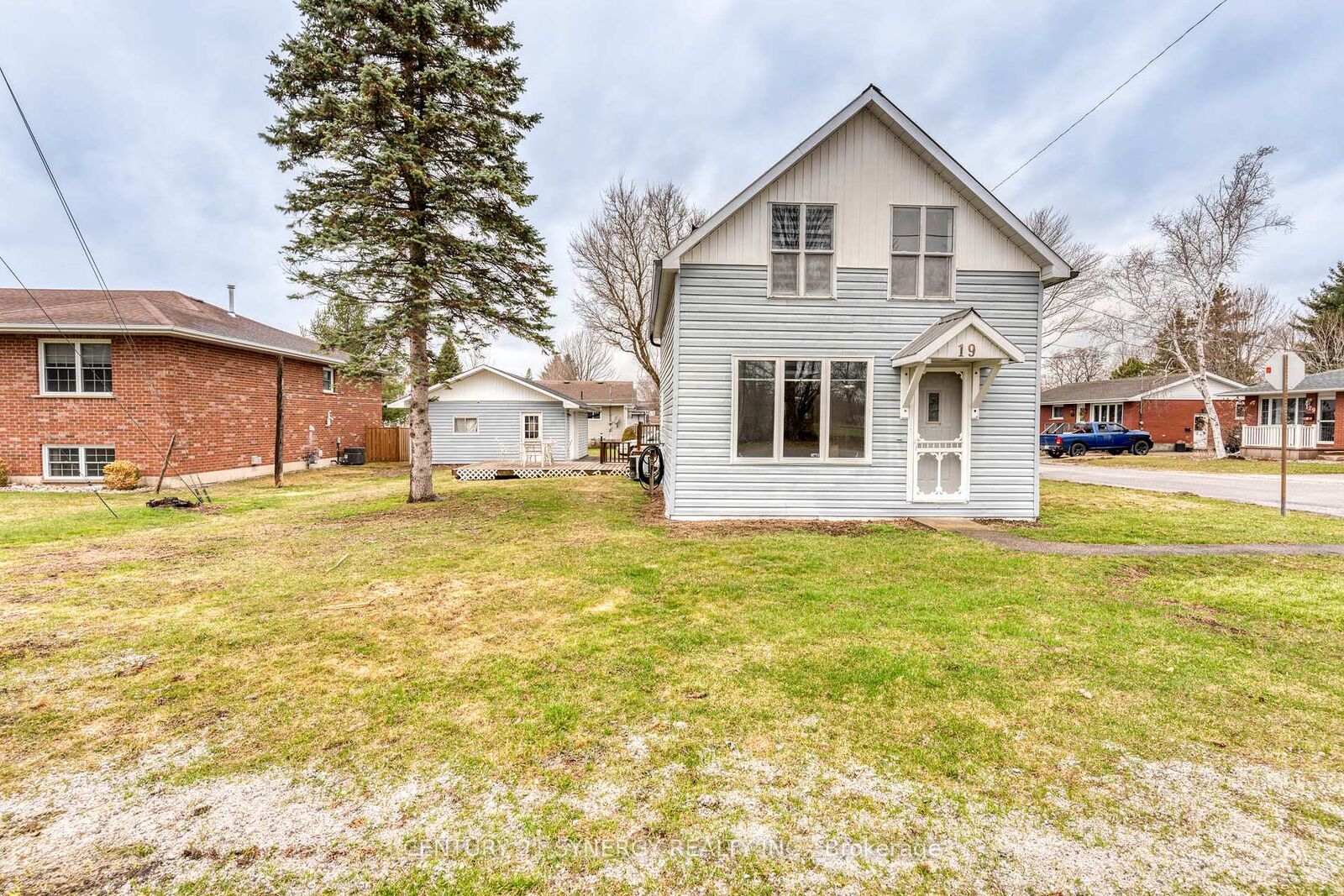 Property Photo:  19 South Street S  ON K7H 2G3 