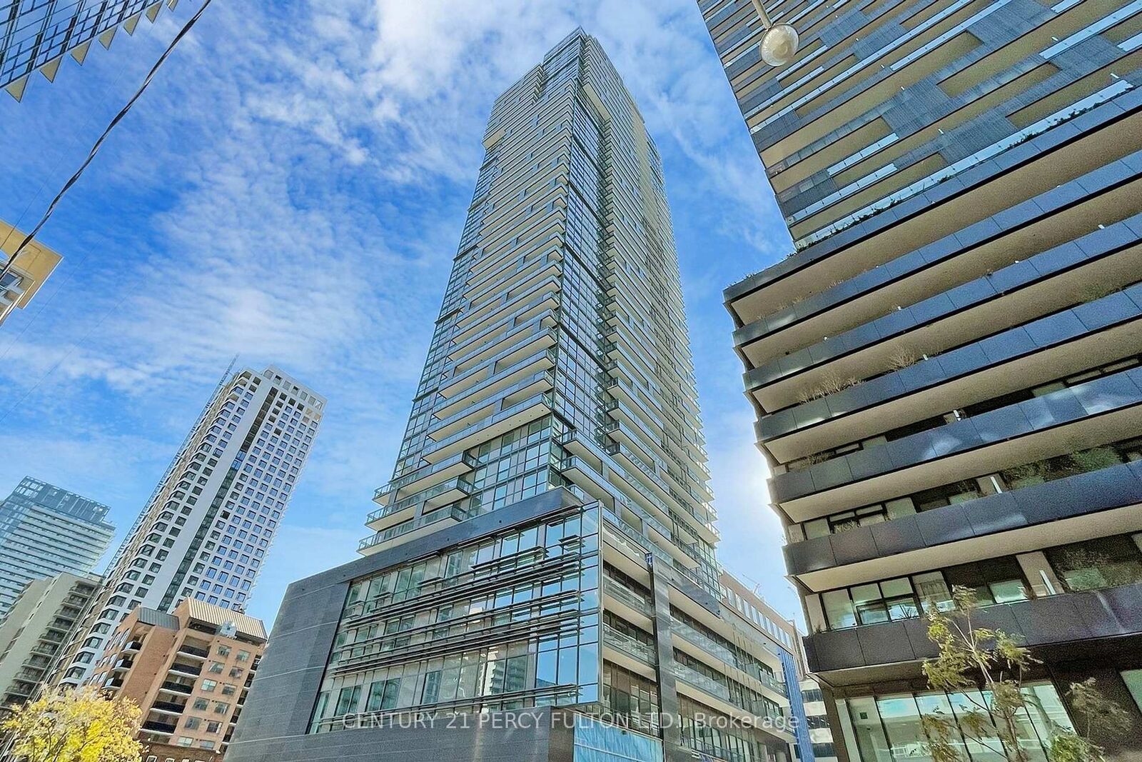 Property Photo: 39 Roehampton Avenue 2409 ON M4P 1P9