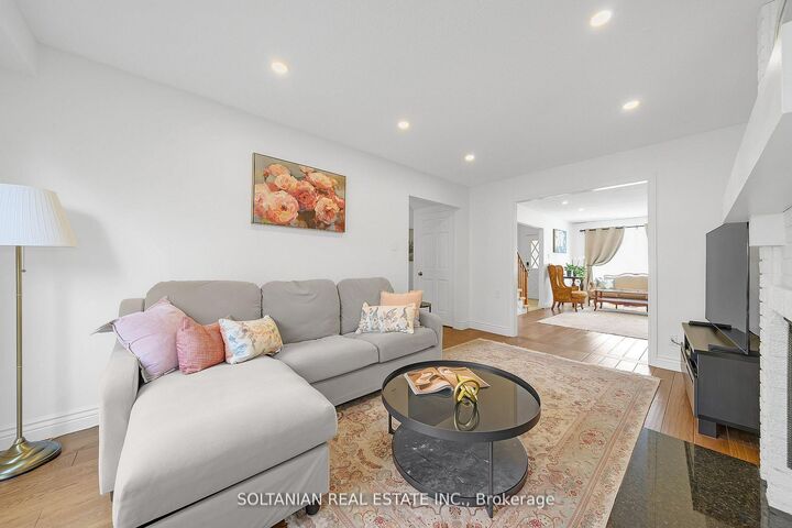 54 Braeburn Drive — photo 1