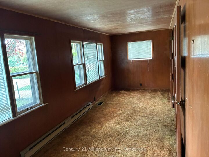 Property Photo:  897 McDonald Avenue  ON N2Z 1A5 