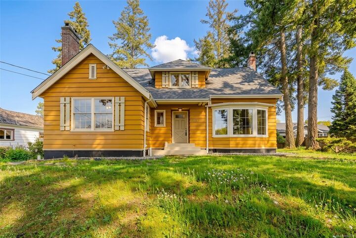 Property Photo: 4749 Leslie Ave BC V9Y 6R8